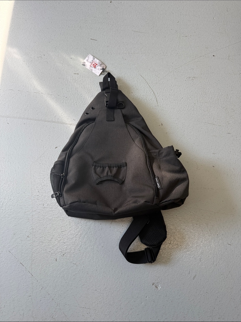 Versatile Black Men's Sling Bag with Single-Shoulder Strap